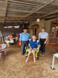 Chương trình trao tặng xe lăn cho người khuyết tật