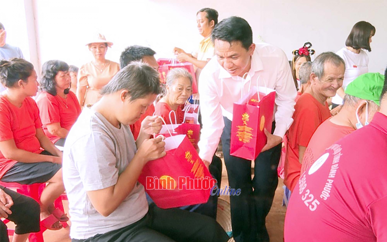 Thăm, tặng quà trung thu cho các đối tượng bảo trợ xã hội